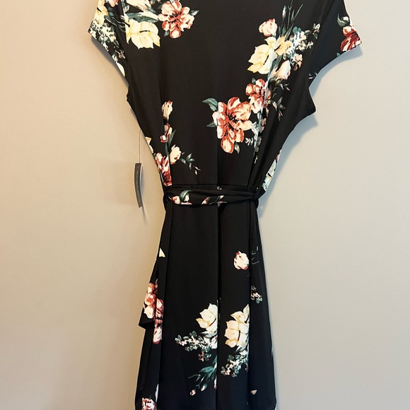 Summer dress with sweeping edge - Picture 3 of 6